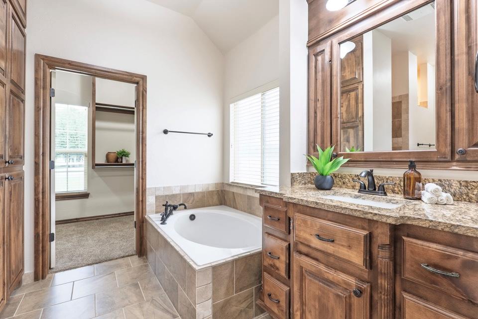 5470 N Bryan Avenue Property Photo 20