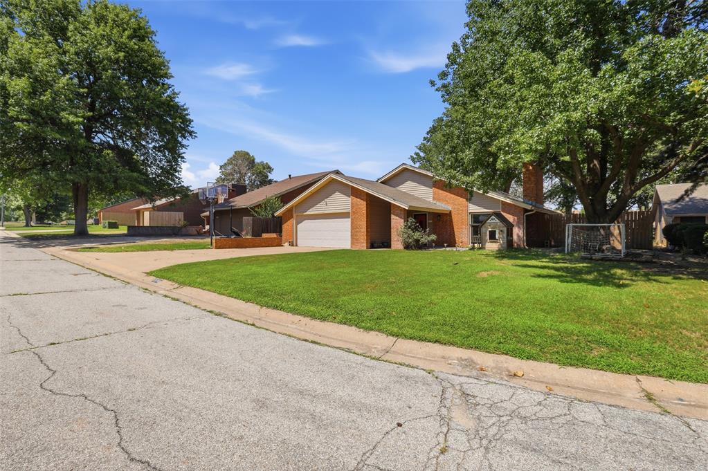 2713 Haystack Lane Property Photo 4