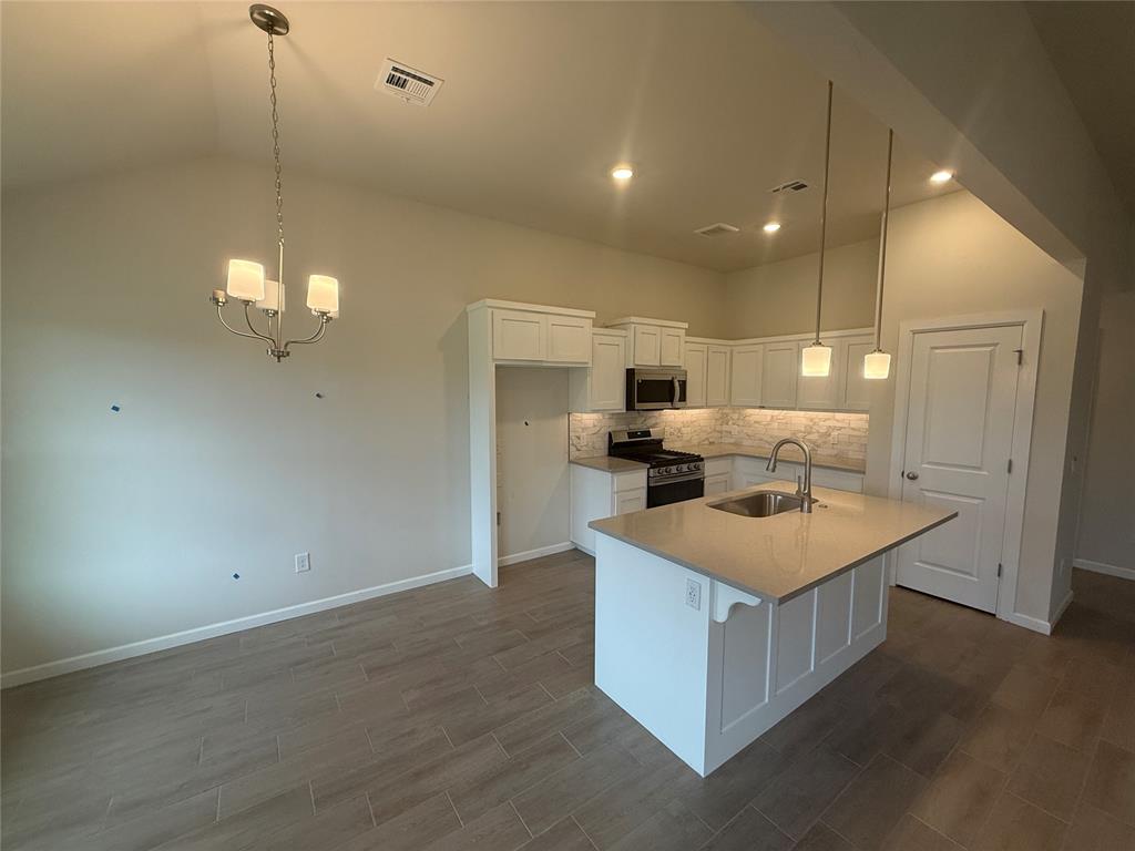 7620 Windstone Drive Property Photo 3