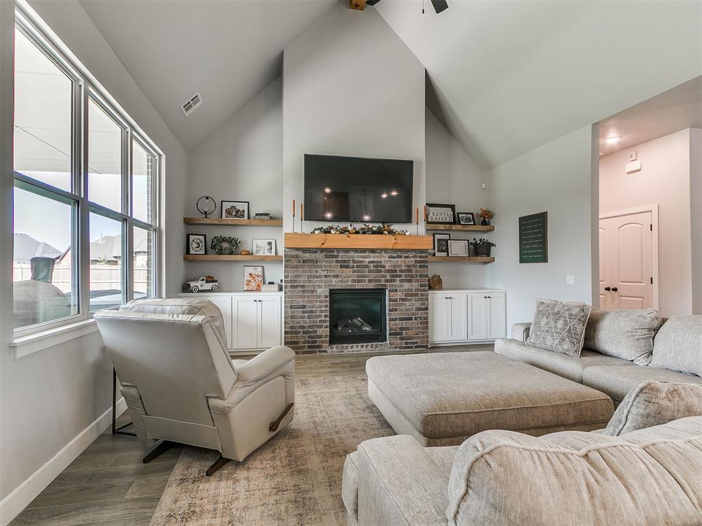1017 Dorsi Way Property Photo 8