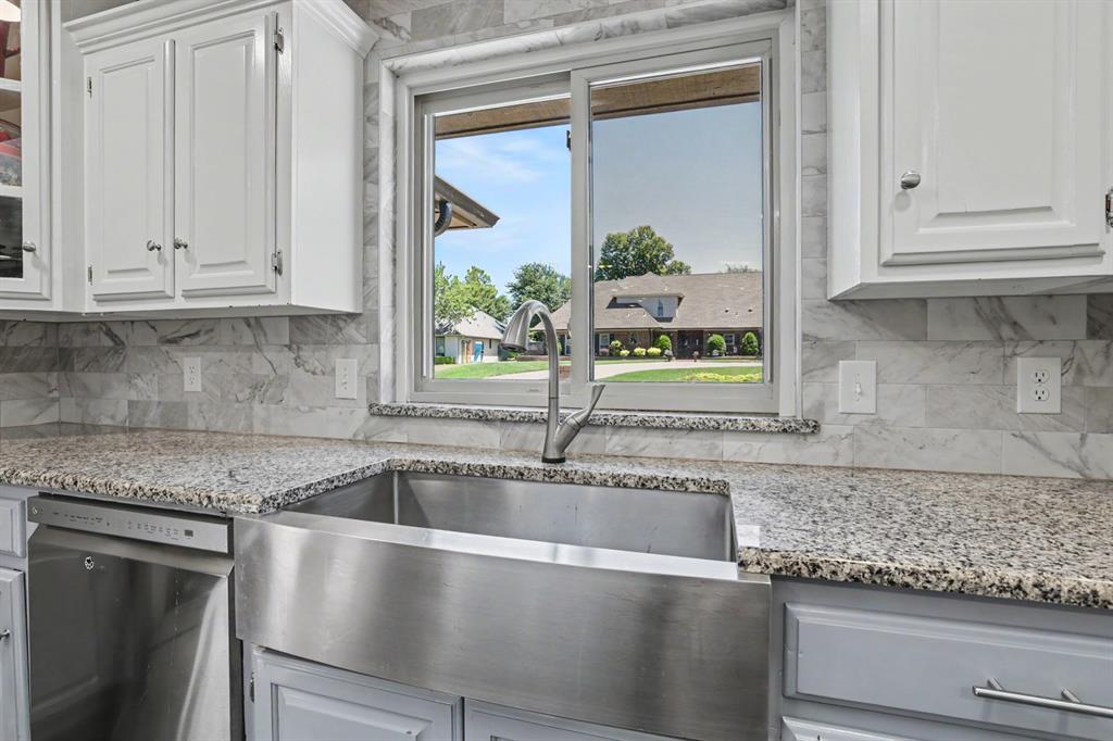 808 Glenridge Drive Property Photo 11