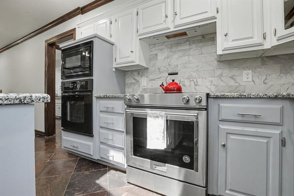 808 Glenridge Drive Property Photo 12