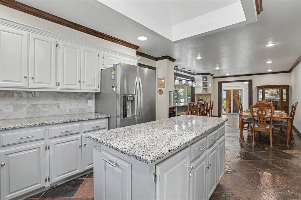 808 Glenridge Drive Property Photo 13
