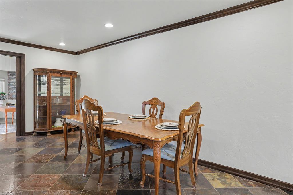808 Glenridge Drive Property Photo 14