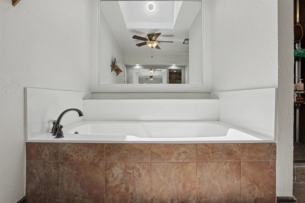 808 Glenridge Drive Property Photo 20