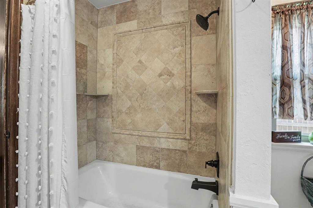808 Glenridge Drive Property Photo 24