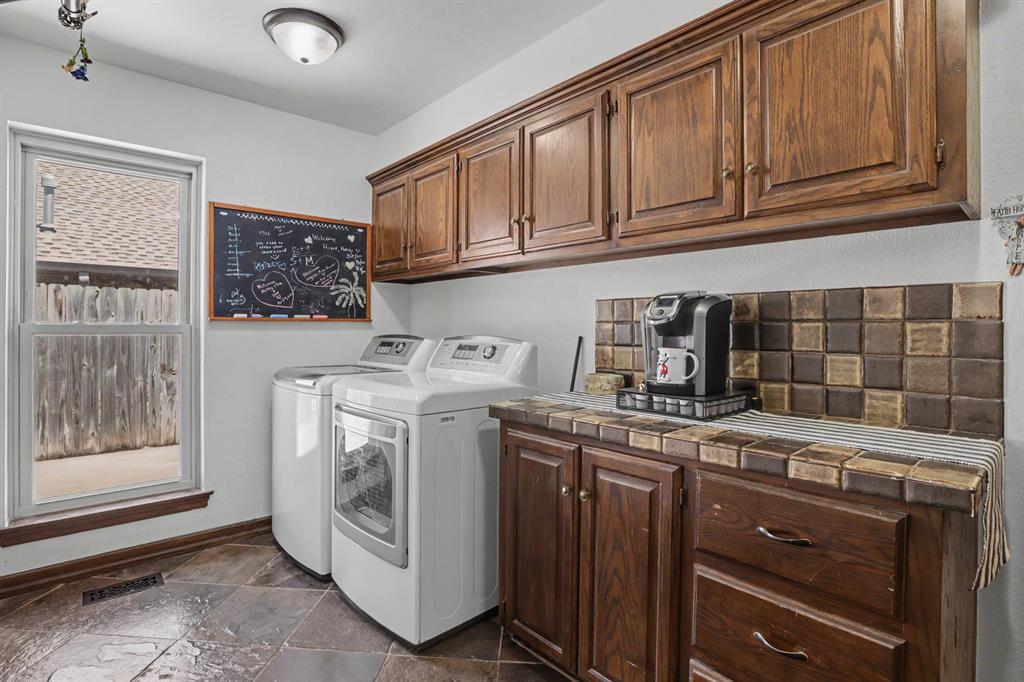 808 Glenridge Drive Property Photo 30