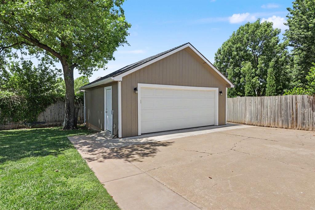 808 Glenridge Drive Property Photo 37