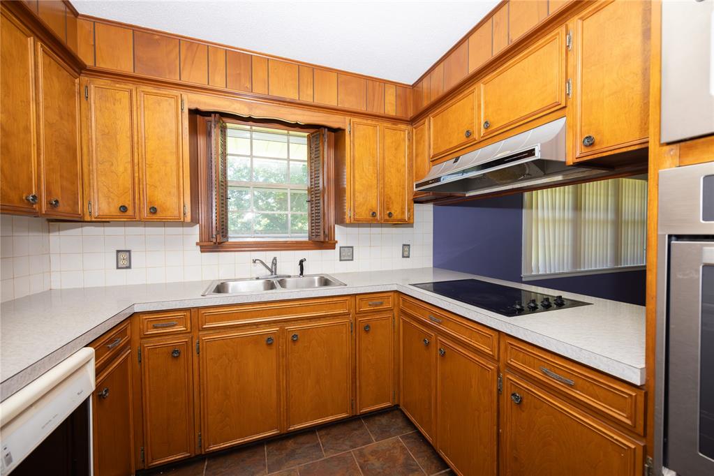 1020 S Rose Avenue Property Photo 7