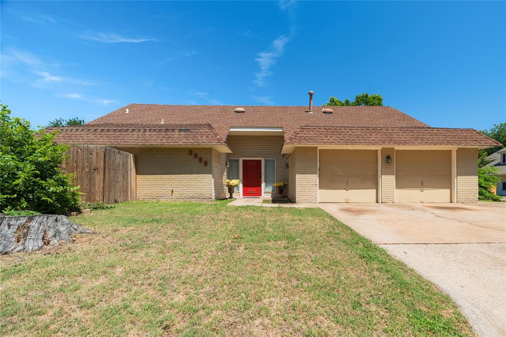 8900 Lansbrook Lane Property Photo 4