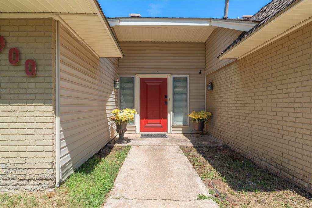 8900 Lansbrook Lane Property Photo 6