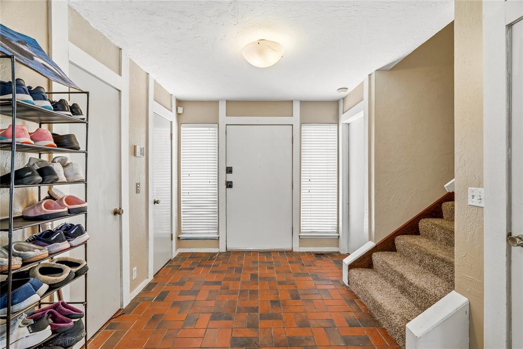 8900 Lansbrook Lane Property Photo 7