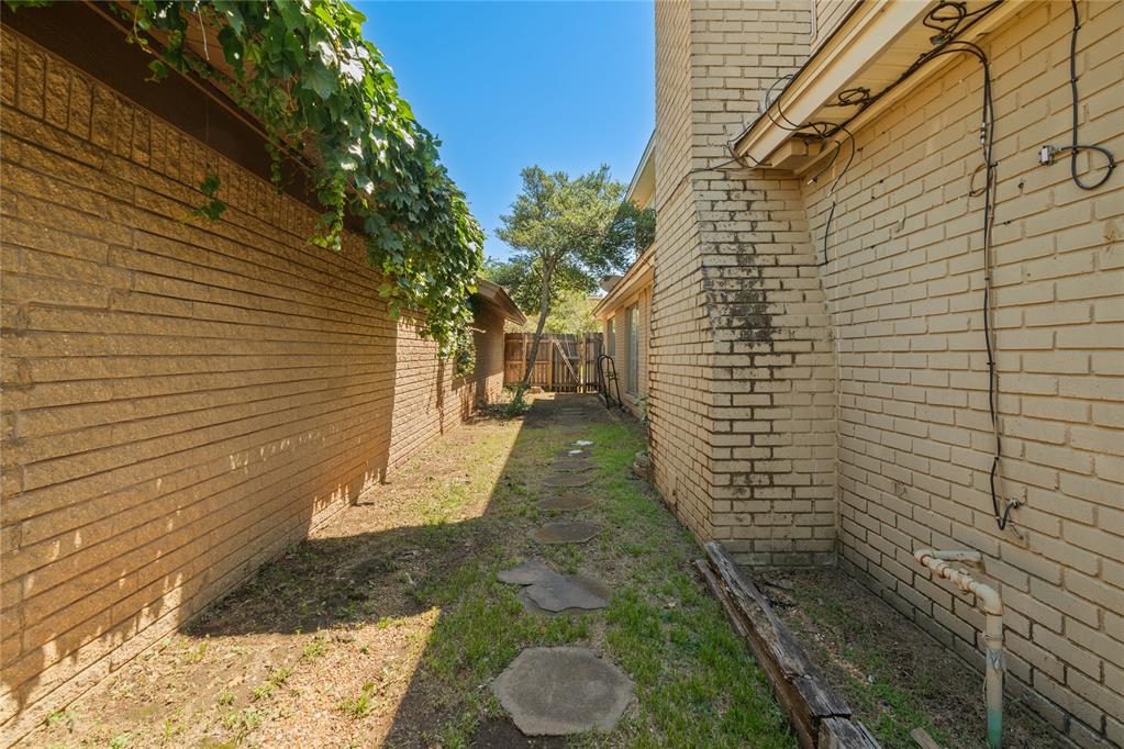 8900 Lansbrook Lane Property Photo 32