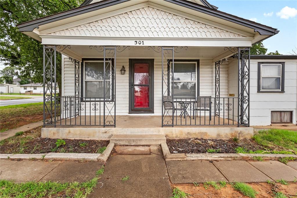 301 E Arapaho Avenue Property Photo 1