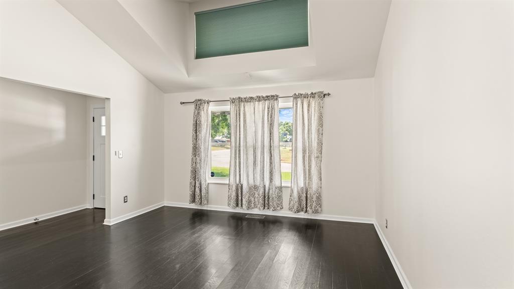6504 N Omaha Avenue Property Photo 8