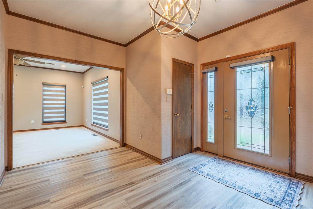 536 Lakeside Court Property Photo 3