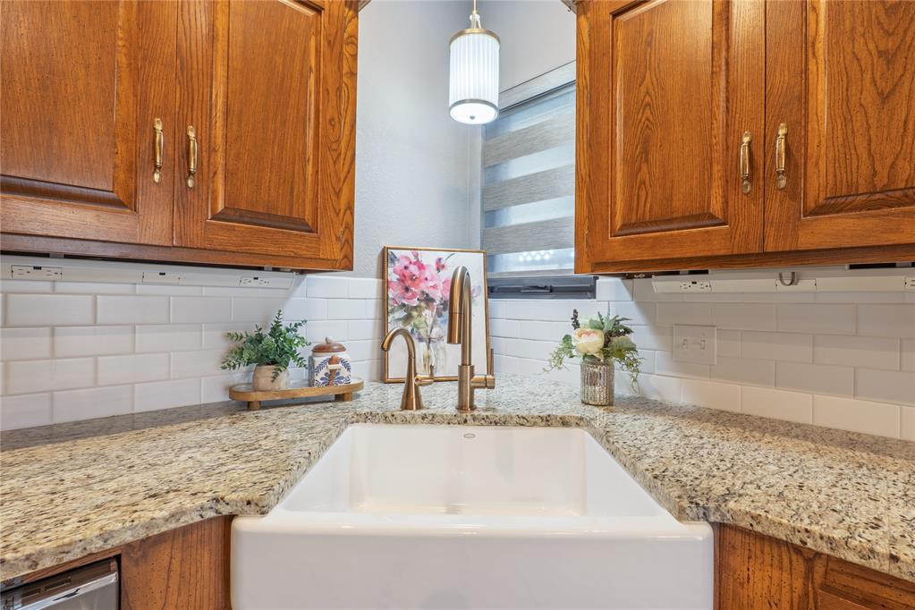 536 Lakeside Court Property Photo 12