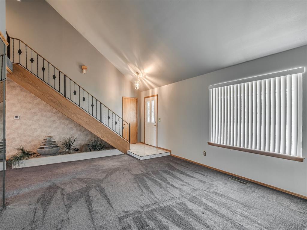 6309 S Robinson Drive Property Photo 2