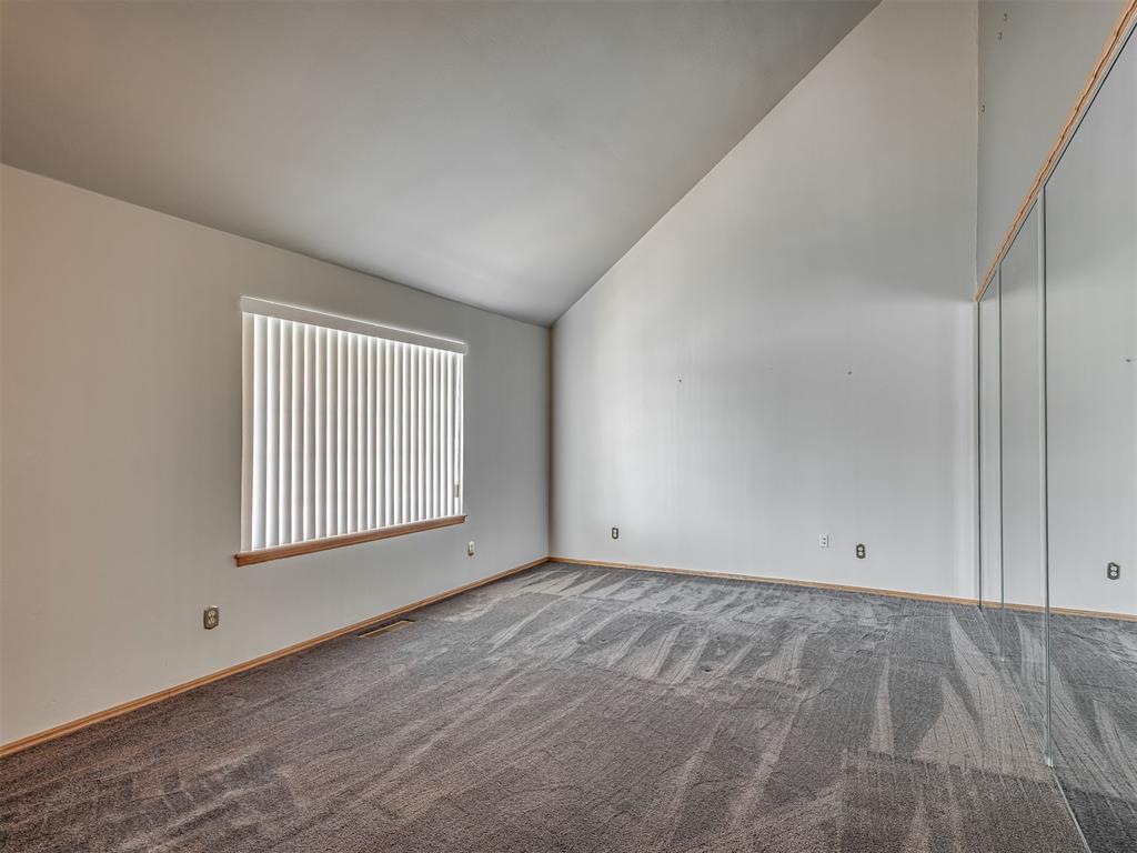 6309 S Robinson Drive Property Photo 3