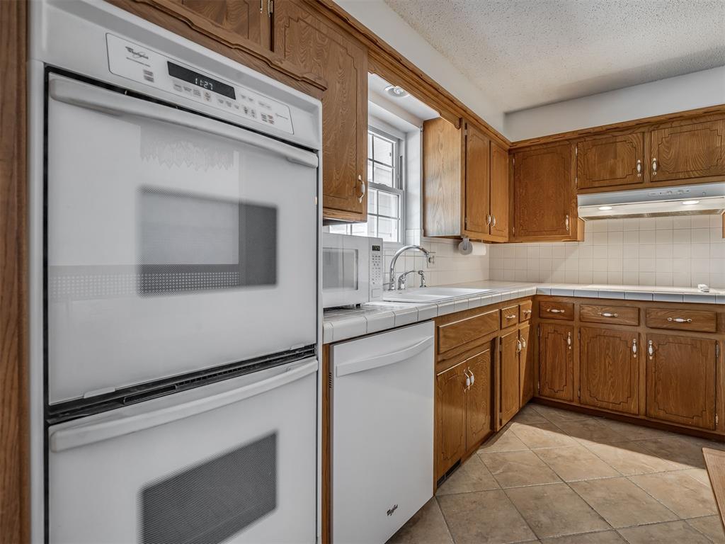 6309 S Robinson Drive Property Photo 9