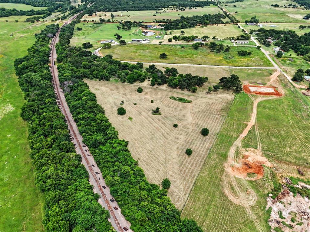 6256 Lake Breeze Drive Property Photo 3