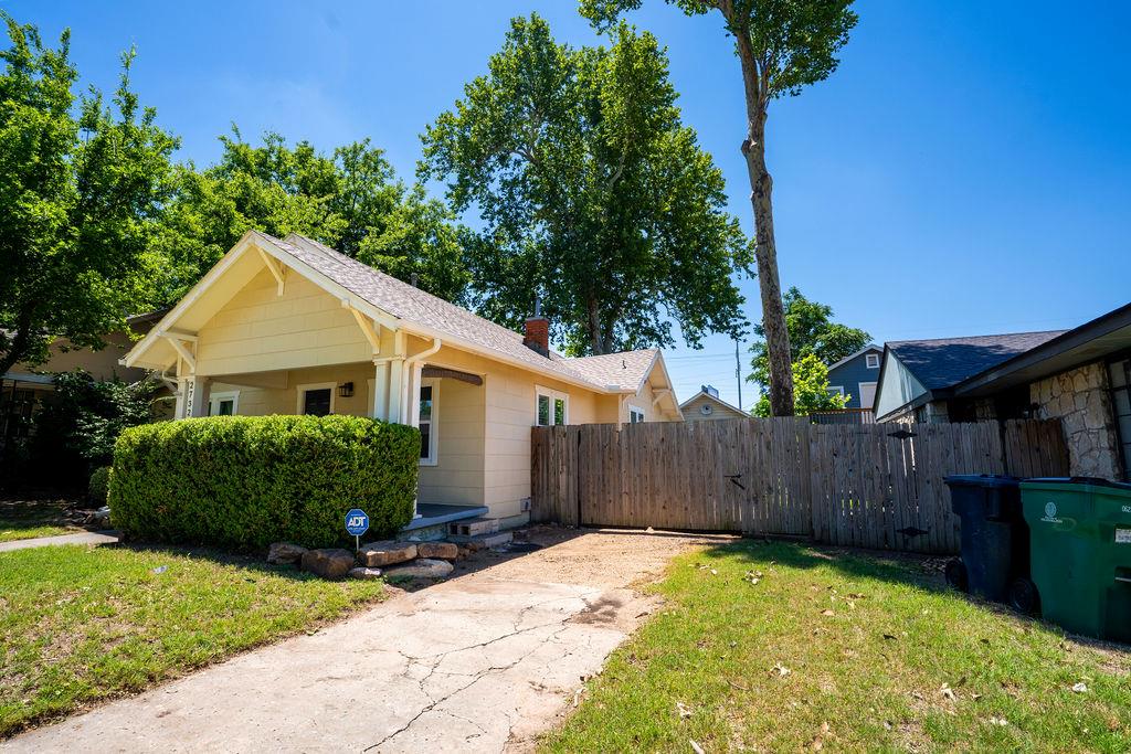 2732 W Park Place Property Photo 4
