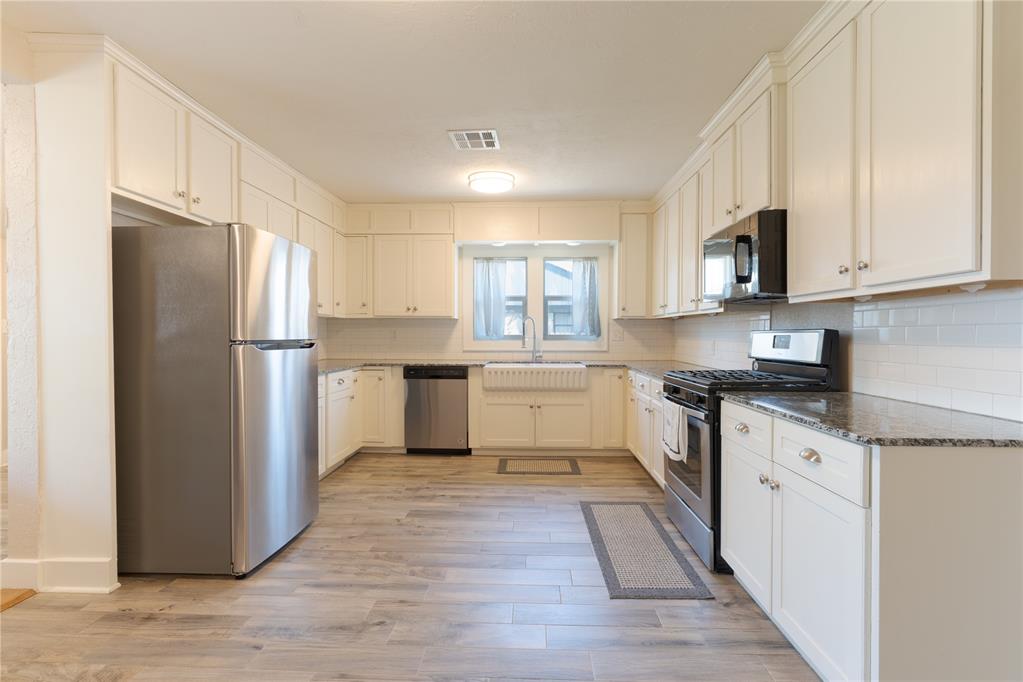 2732 W Park Place Property Photo 10