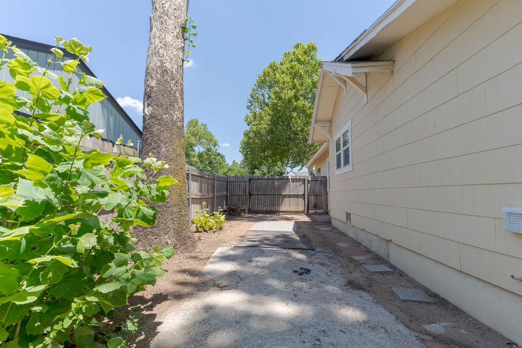 2732 W Park Place Property Photo 27