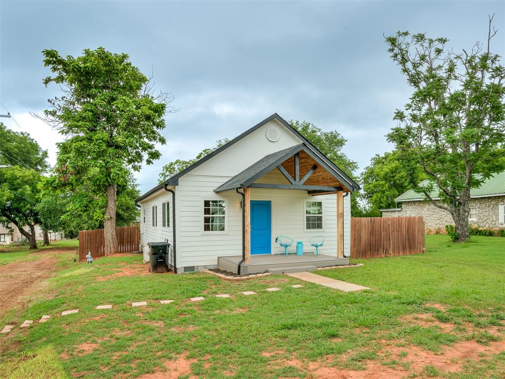 106 4th Street Property Photo 2