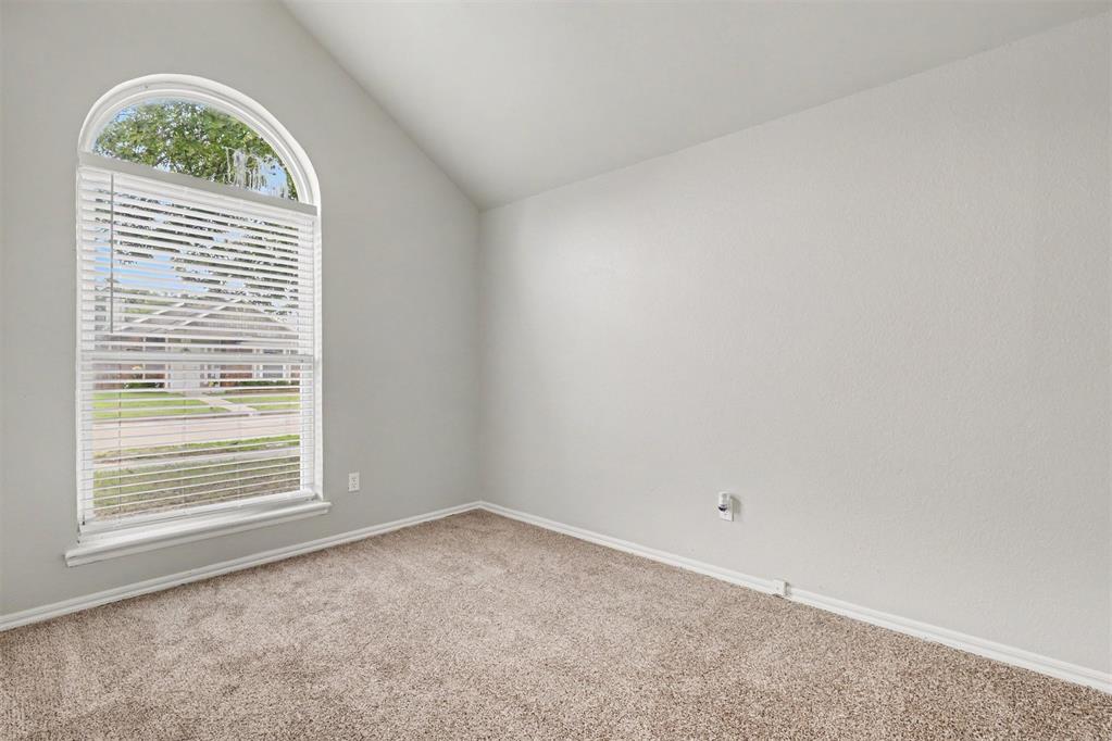 2113 S Robinson Avenue Property Photo 15