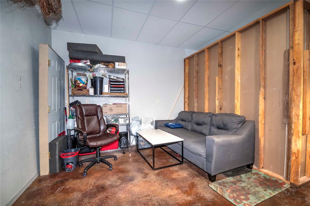 1003 N Broadway Avenue Property Photo 10