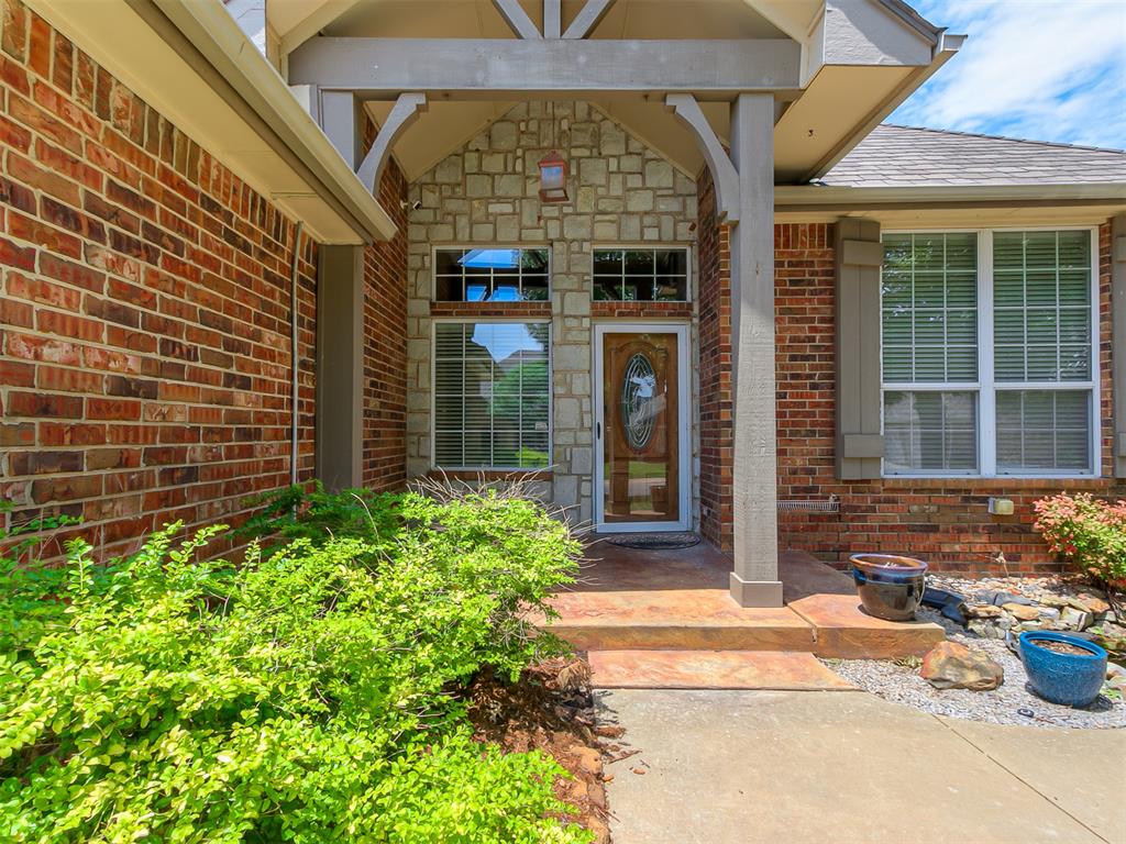 16609 Village Garden Drive Property Photo 3