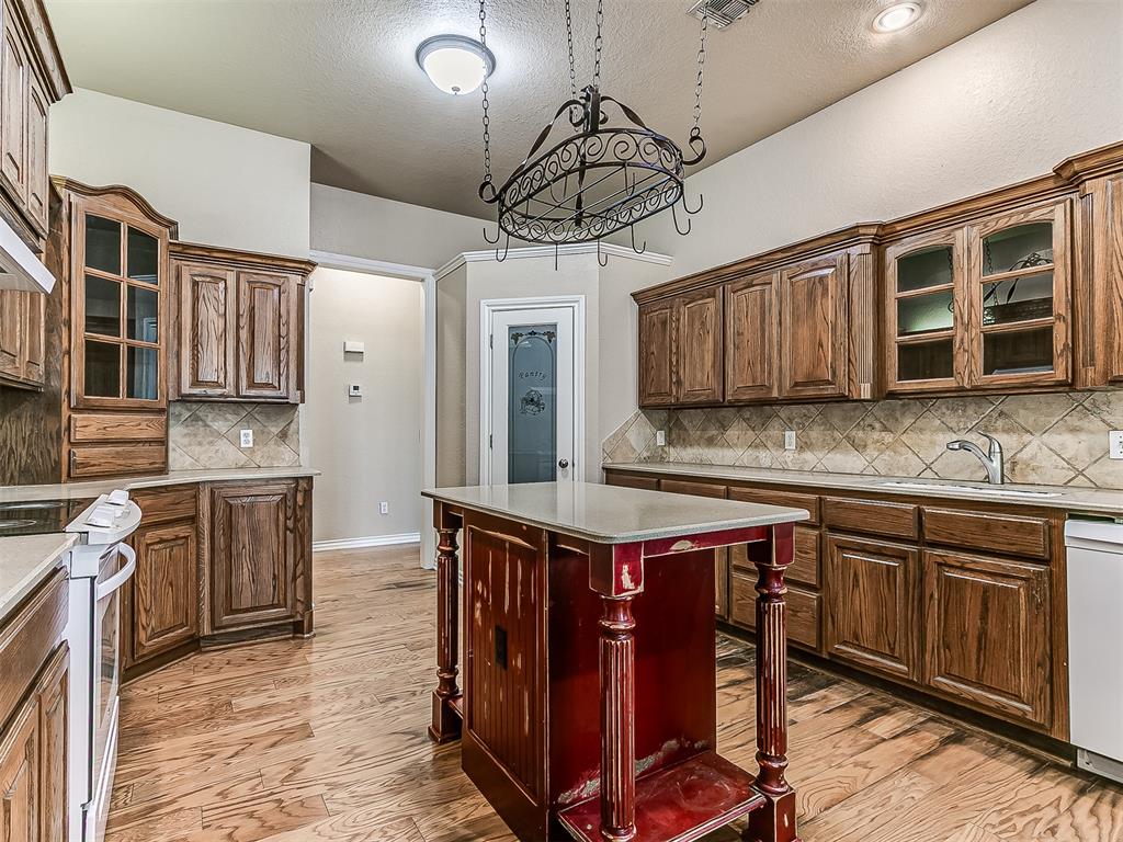 16609 Village Garden Drive Property Photo 15