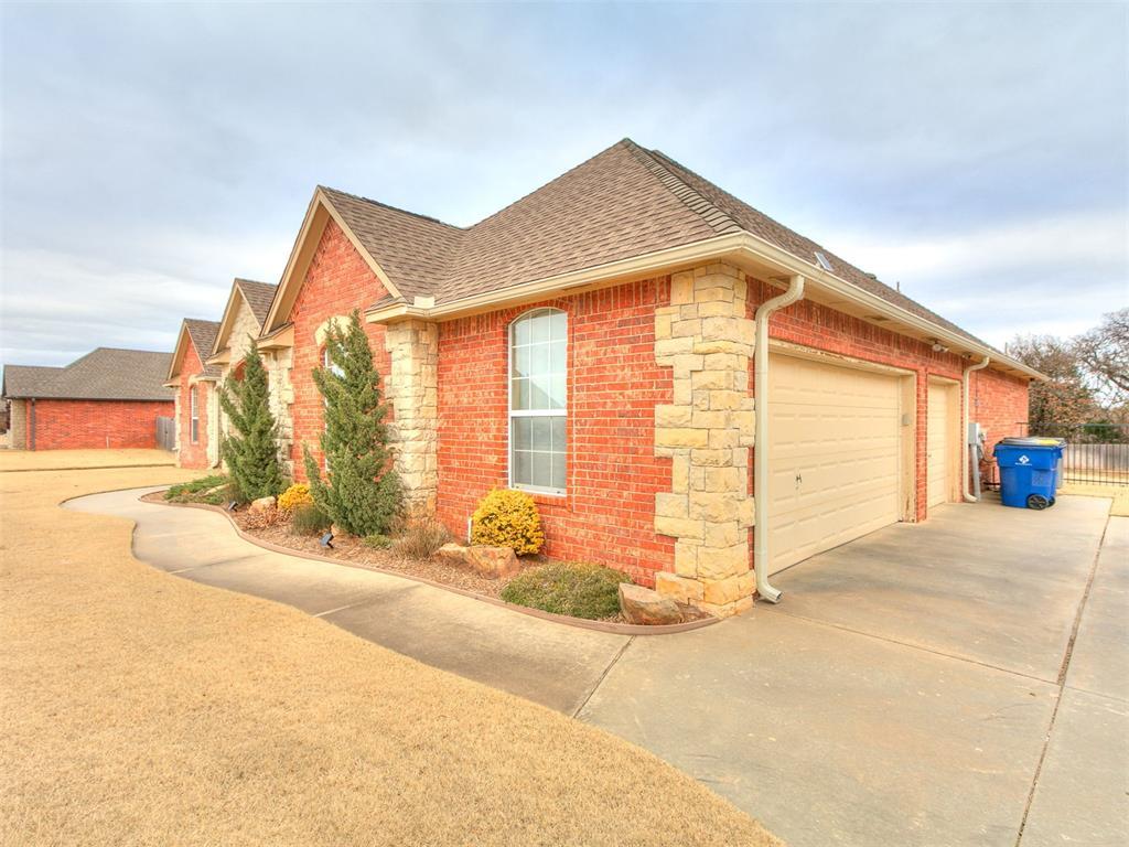 726 Silver Tree Drive Property Photo 4