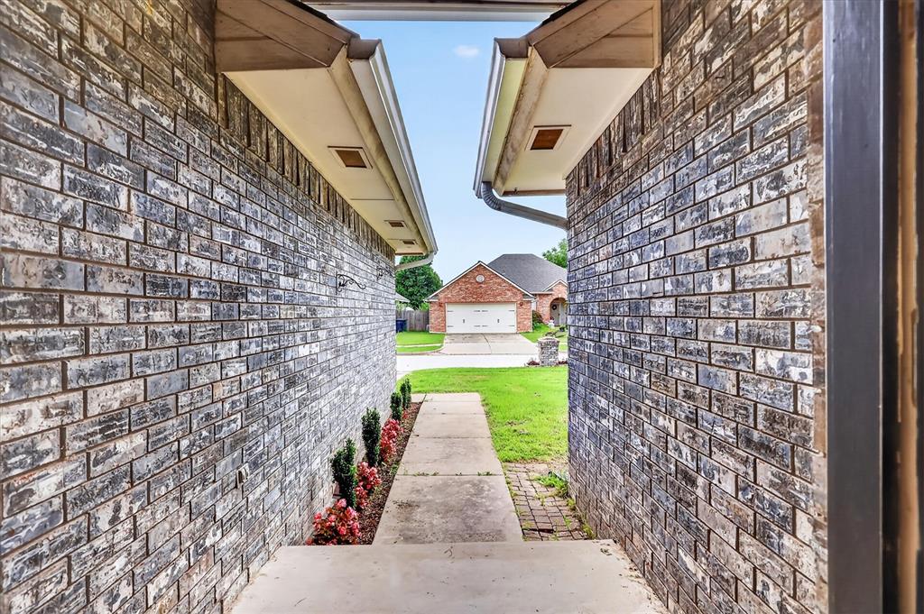 15616 Sandstone Terrace Property Photo 4