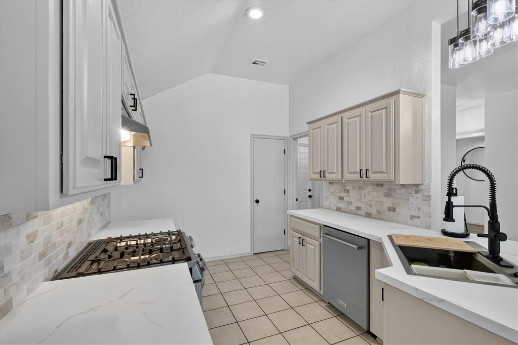 15616 Sandstone Terrace Property Photo 13