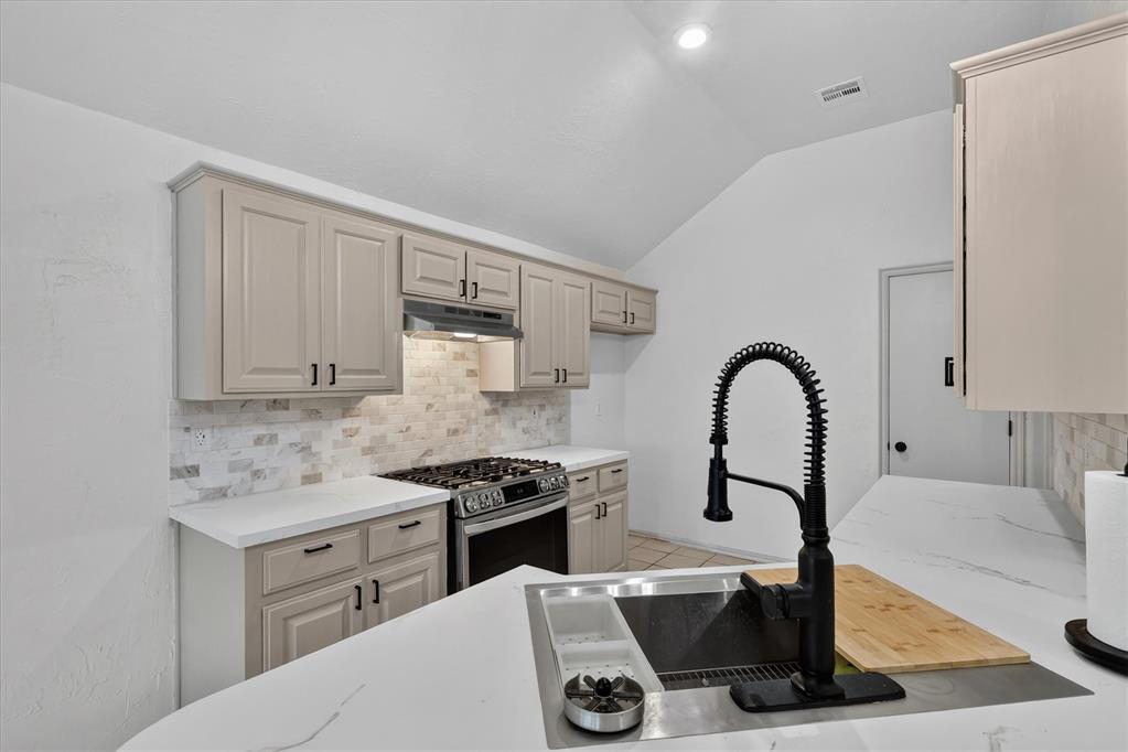15616 Sandstone Terrace Property Photo 14