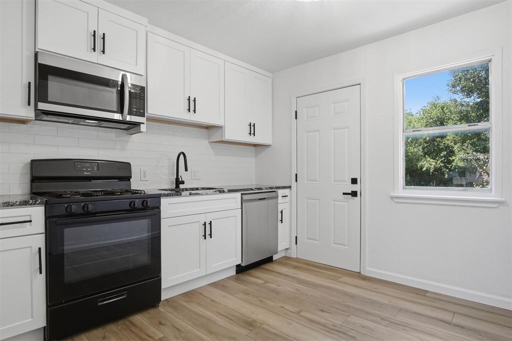 4204 Cunningham Drive Property Photo 2