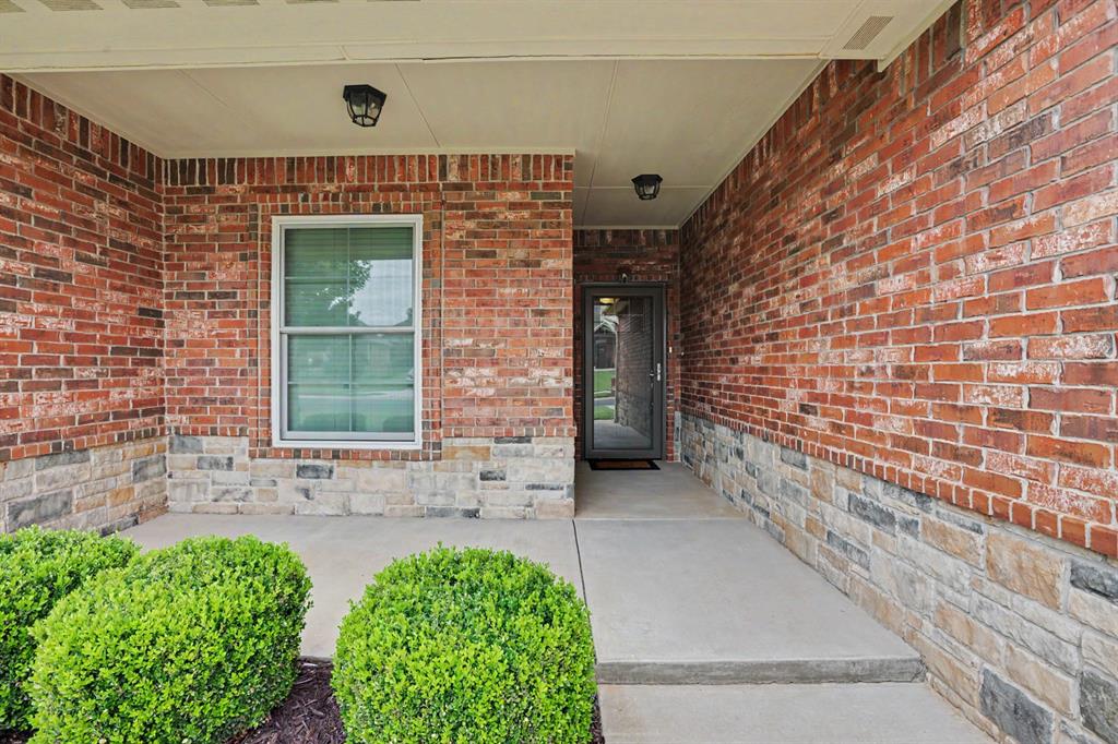 633 Geneva Drive Property Photo 2