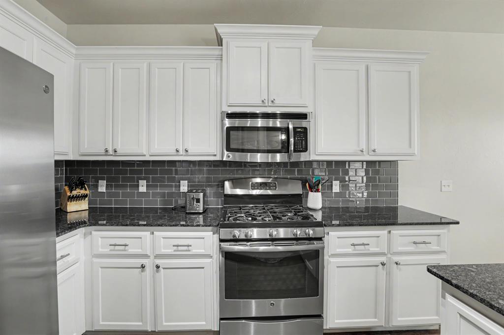 633 Geneva Drive Property Photo 8