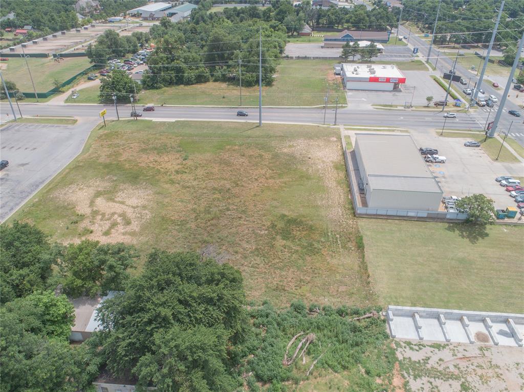 6905 Nw 10th Street Property Photo 4