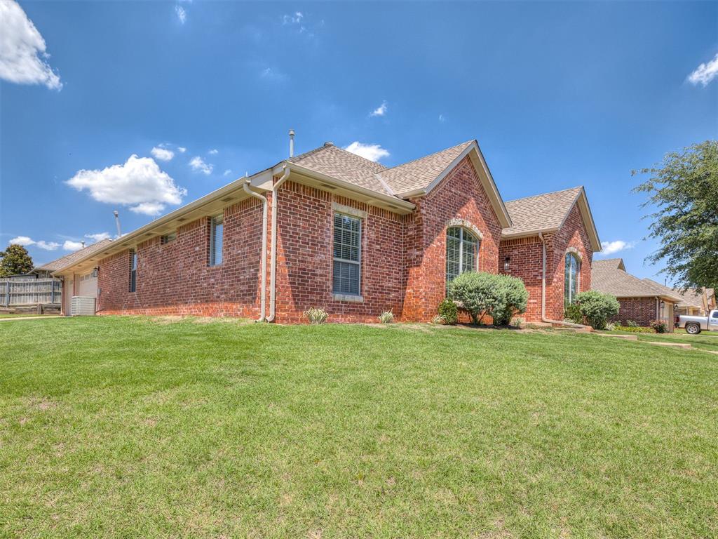 2117 Cedar Pointe Circle Property Photo 2