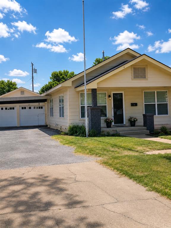 110 N Bailey Property Photo 1