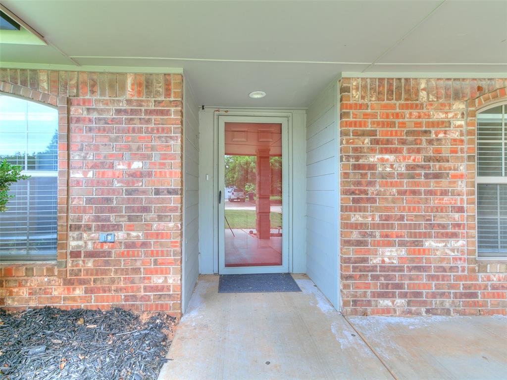 329 E Twelve Oaks Terrace Property Photo 4