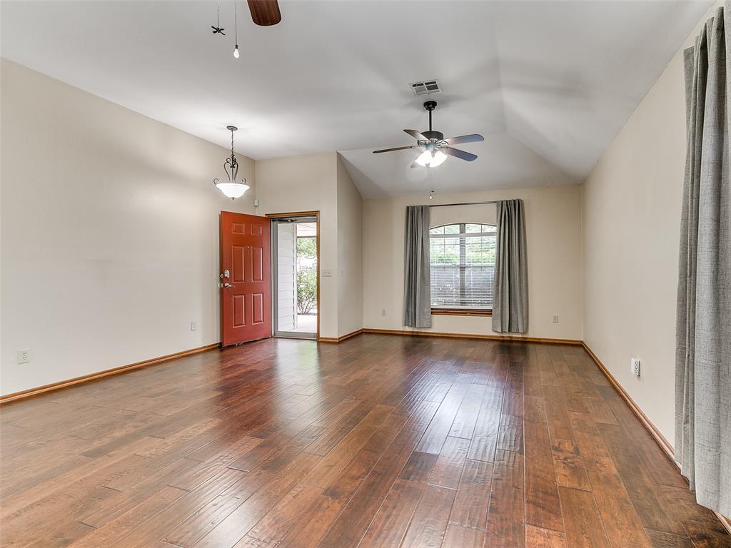 329 E Twelve Oaks Terrace Property Photo 5