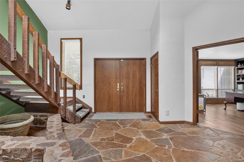 2620 Lost Trail Road Property Photo 6