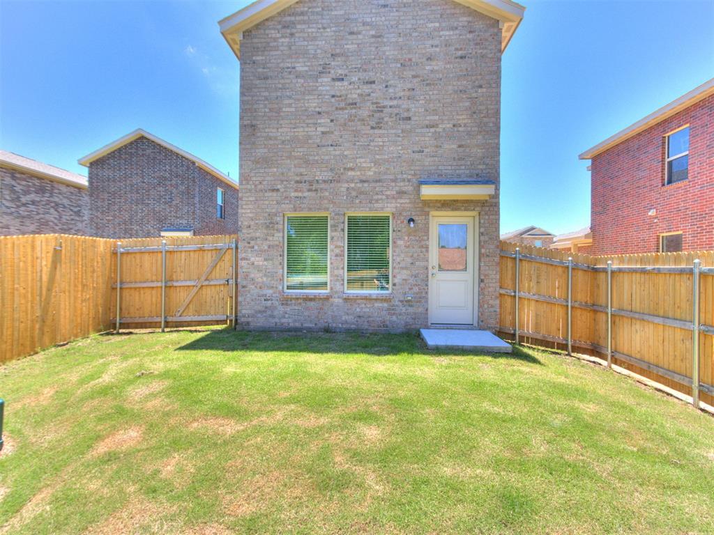 1907 Wolford Way Property Photo 3