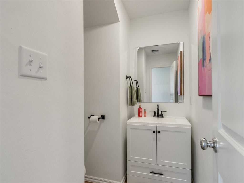 1907 Wolford Way Property Photo 5