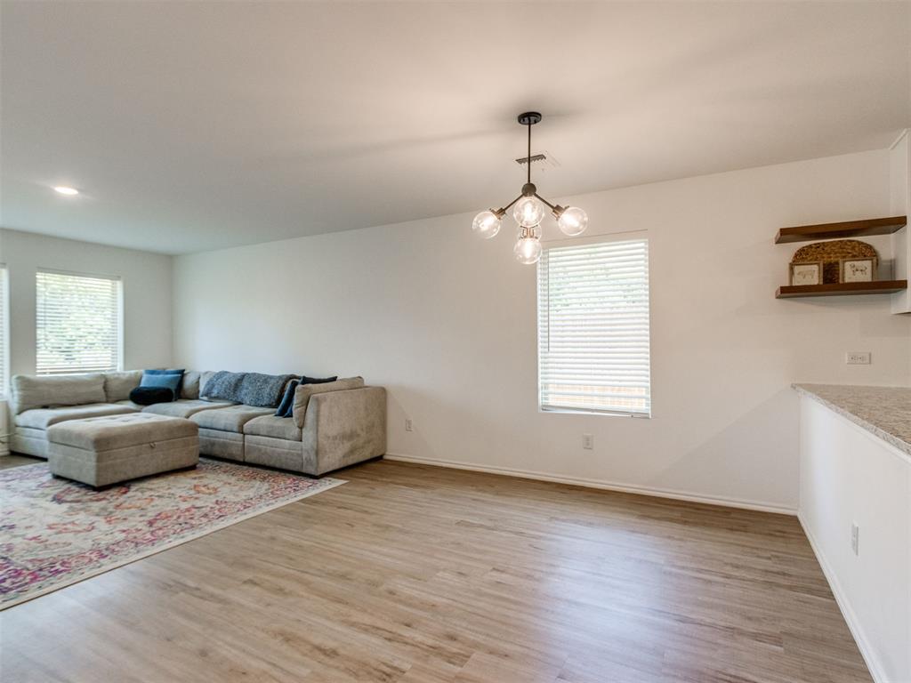 1907 Wolford Way Property Photo 10