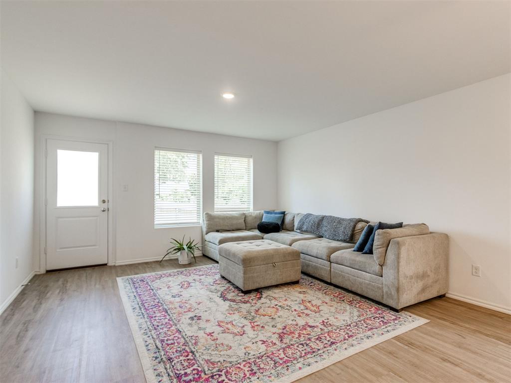1907 Wolford Way Property Photo 12